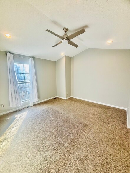 Building Photo - 12053 E Hoye Dr