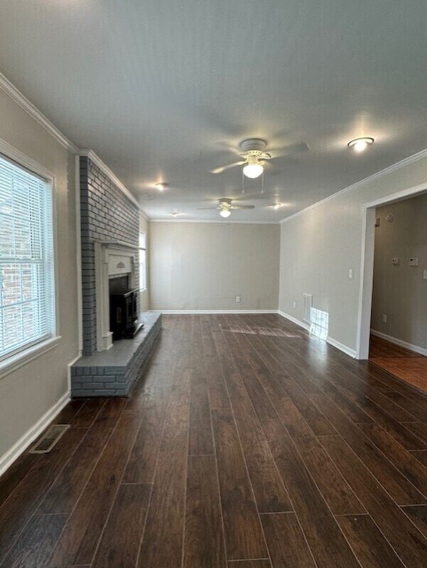 Building Photo - 1209 Lawhorn Rd