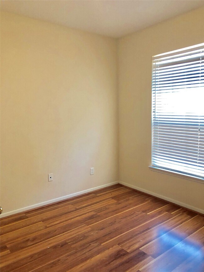 Building Photo - 13113 Sunset Cliff Ct