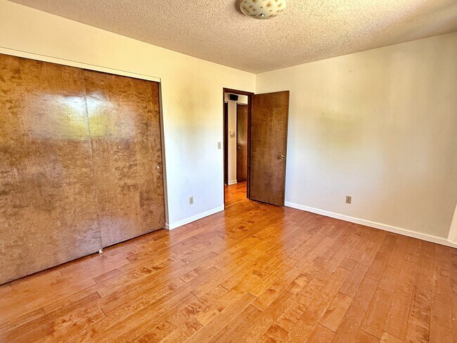 Building Photo - 2746 SE 73rd Ave