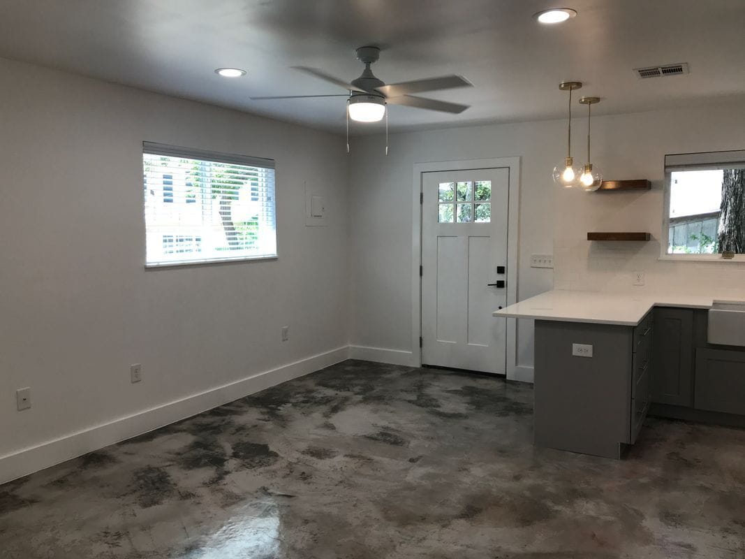 Building Photo - 423 W Woodlawn Ave