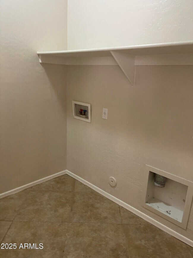 Building Photo - 1528 E Mia Ln