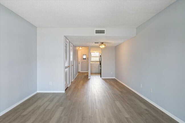 Building Photo - 1300 Seaway Dr