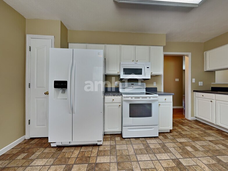 Building Photo - 6937 Cherry Grove Rd