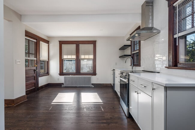 Building Photo - 18 Graves Ave