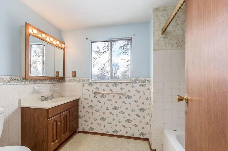 Building Photo - 5040 Norcrest Dr