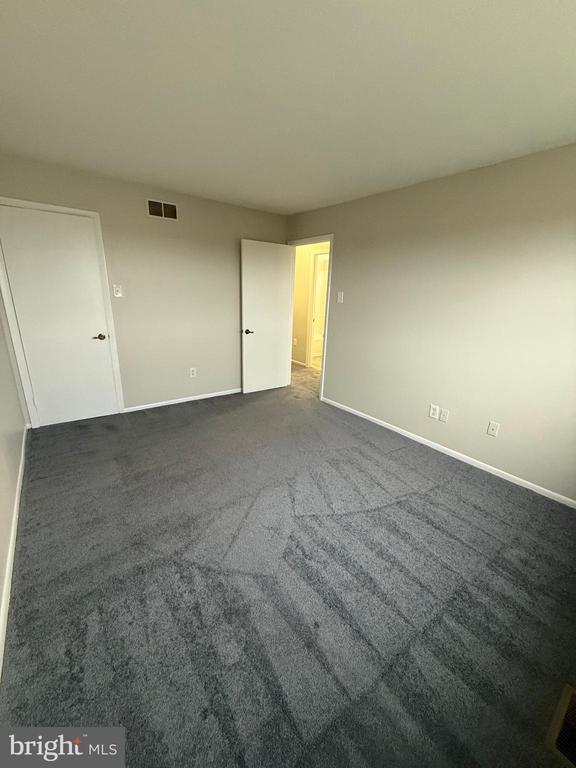 Building Photo - 3362 Fairdale Rd