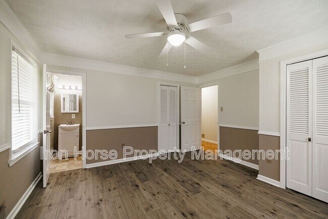 Building Photo - 1110 Maple Cir