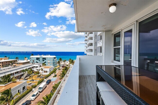 Building Photo - 3111 N Ocean Dr