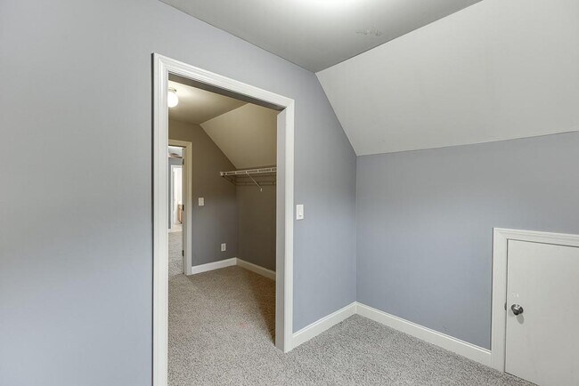 Building Photo - 940 Chateau Forest Rd