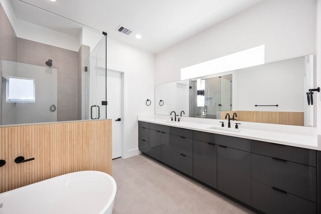 Building Photo - 6737 Peerless St