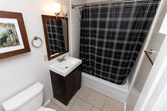 Building Photo - Cozy Home for Rent in Big Bear City