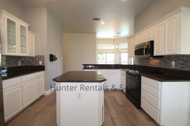 Building Photo - Country Trails Gem with a Pool Made for Te...