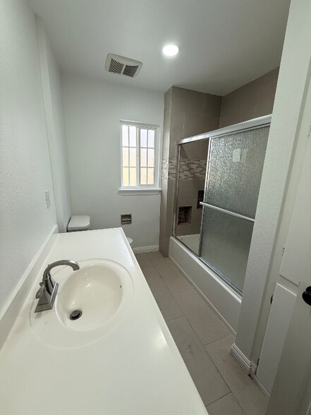 Building Photo - 9136 Clancey Ave