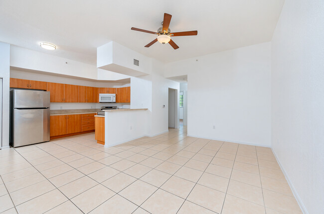 Building Photo - 2851 Riverside Dr