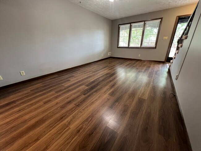 Building Photo - 5034 Meredeth St