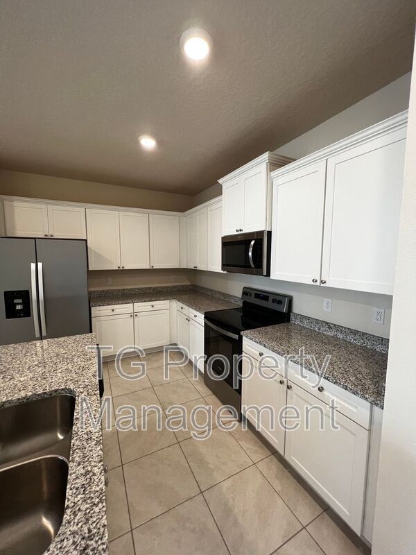 Building Photo - 70 Oarsman Xing Dr