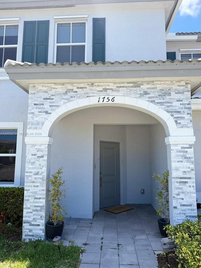 Building Photo - 1756 SE 26th Rd