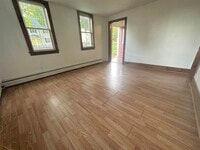 Building Photo - 14 Broad St