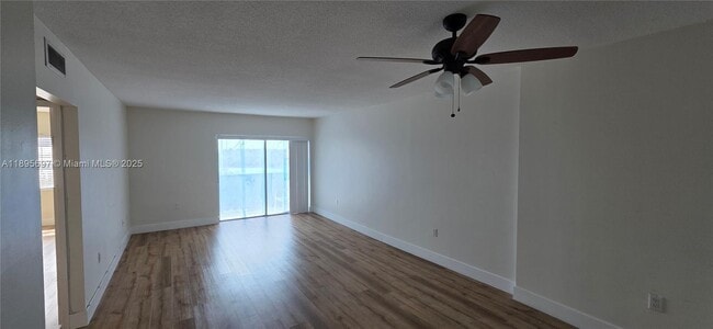 Primary Photo - 400 Kings Point Dr