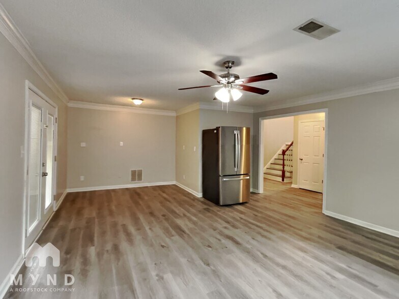 Building Photo - 103 Creekside Dr