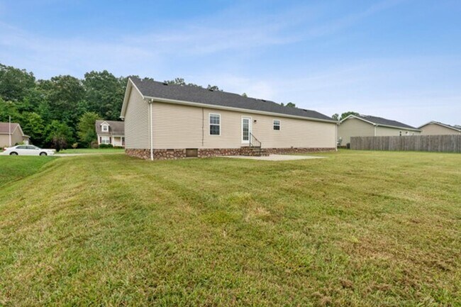 Building Photo - COMING SOON.....Adorable 3 Bedroom Home in Tullahoma!
