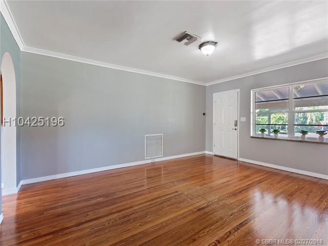 Building Photo - 1404 Plunkett St