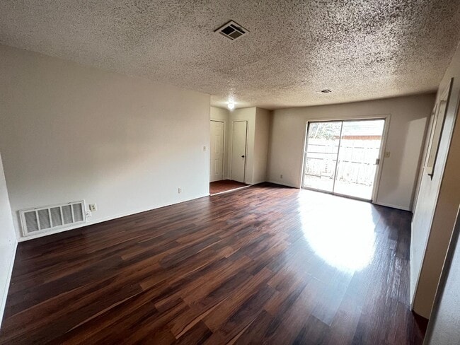 Building Photo - 121 Crawford Ct