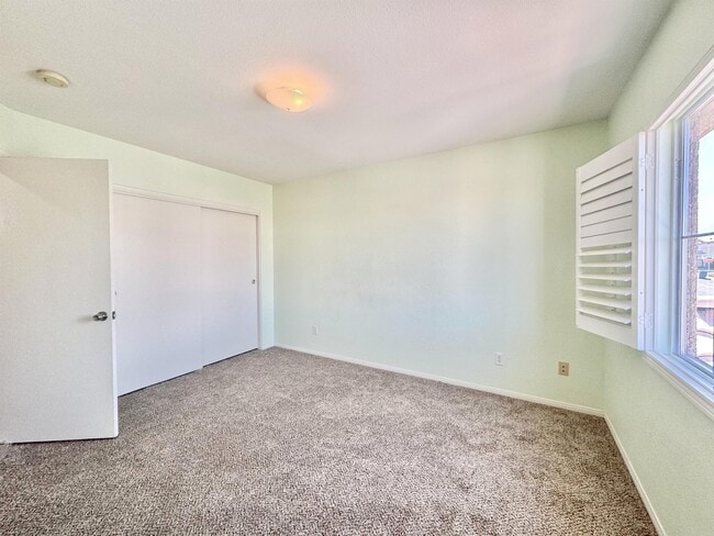 Building Photo - 8159 Dinsmore Dr
