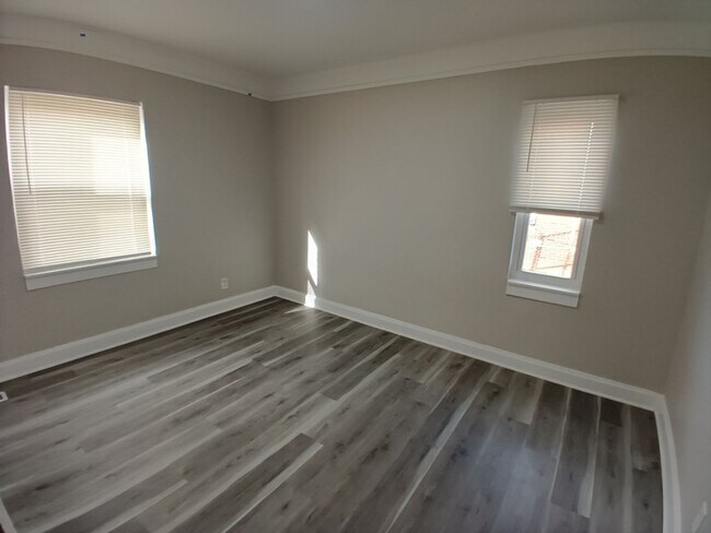 Building Photo - Freshly Renovated 3 Bedroom Bungalow