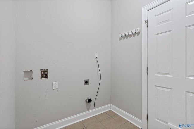 Building Photo - 5031 SE Valley Cove Dr