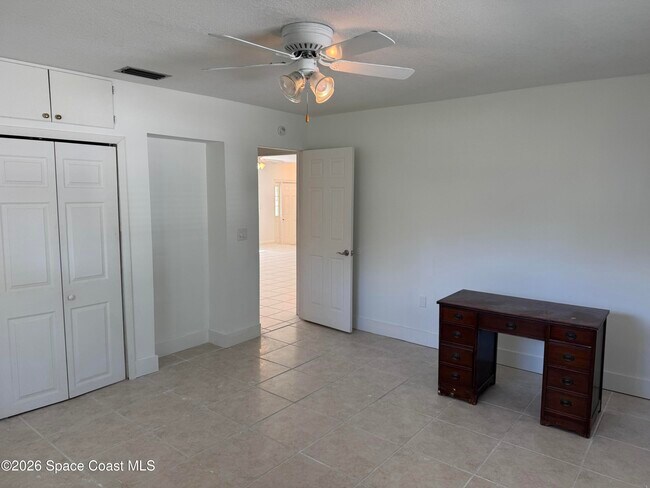 Building Photo - 215 Pelican Dr