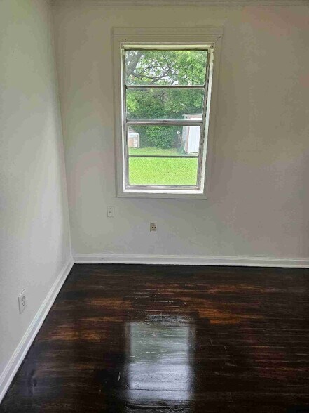 Building Photo - 464 Fernwood Ave