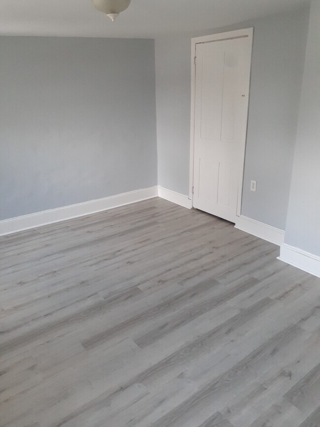 Bedroom 2nd fl - 1615 E Eyre St