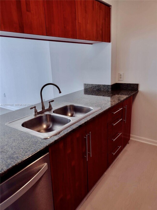 Building Photo - 1200 Brickell Bay Dr