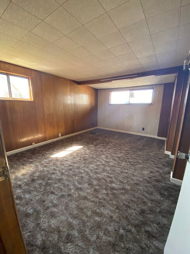 Building Photo - 3 Bedroom, 2 Bathroom Home