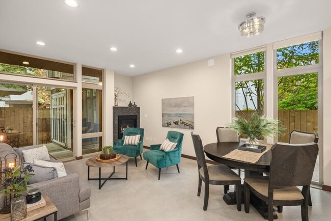 Building Photo - 3bd/3ba Seattle Townhome
