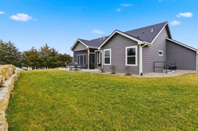 Building Photo - Stunning 6 Bed, 3 Bath Heritage Hills Home | 3-Car Garage | Walk-Out Basement