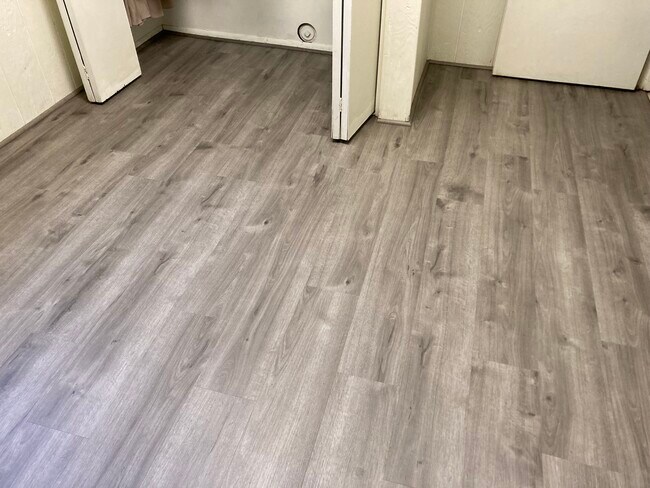 Building Photo - 1510 Burcham Dr