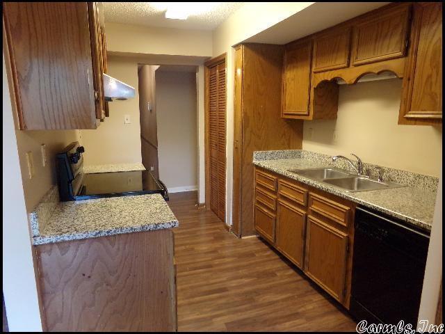 Building Photo - 39 Oak Forest Loop