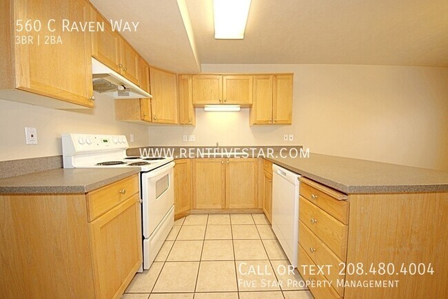 Building Photo - 560 Raven Way