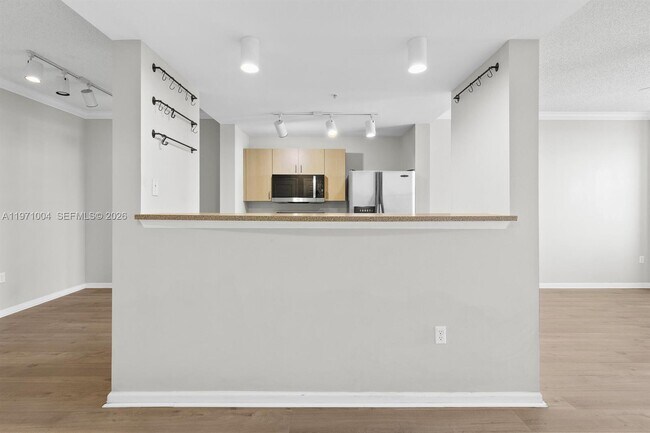 Building Photo - 533 NE 3rd Ave