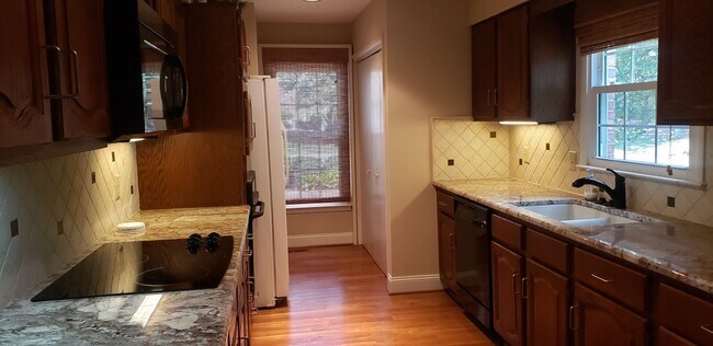 Building Photo - 800 Buffington Ct
