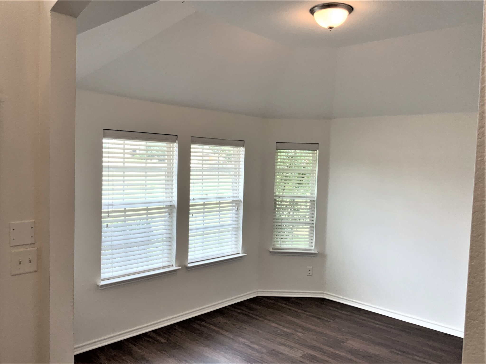 Building Photo - 1212 Gardenia Ln