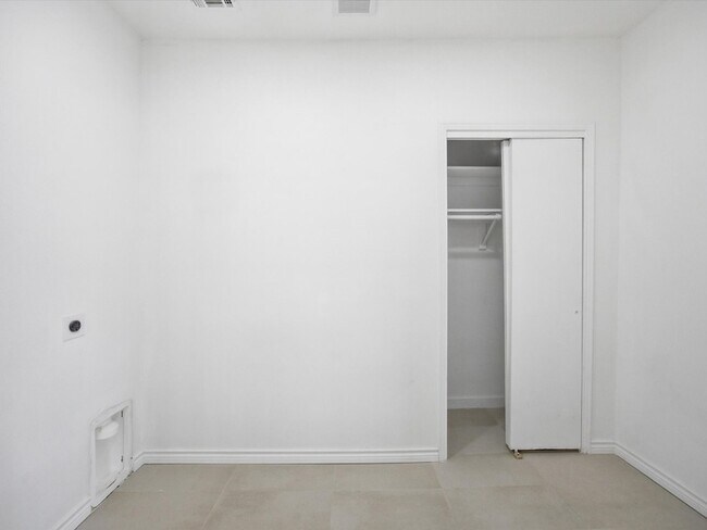 Building Photo - 10270 Kilkenny Pl