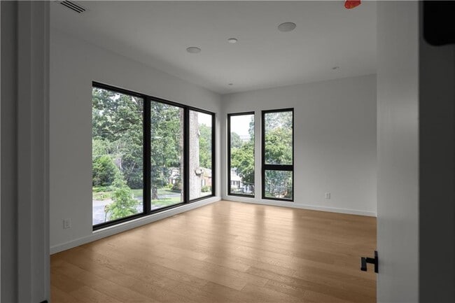 Building Photo - 3566 Cantrell Rd NE