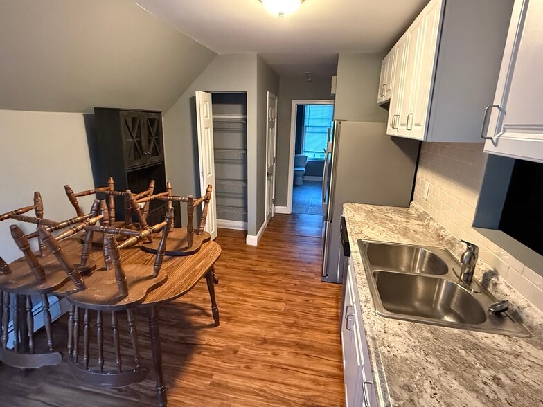 Kitchen - 136 Hall St