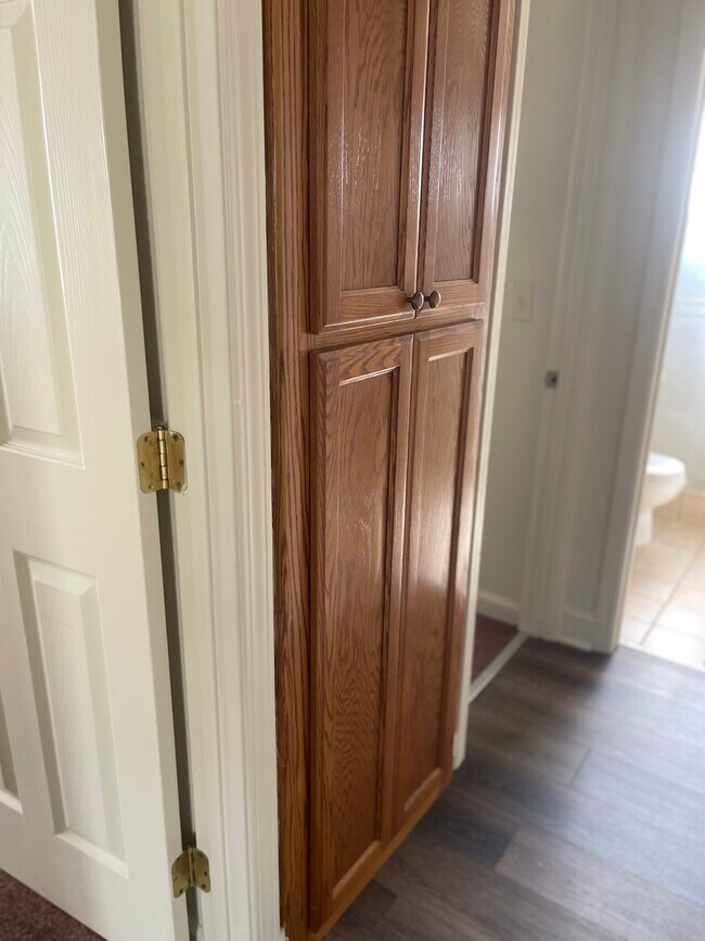 Building Photo - 817 Lake Ave