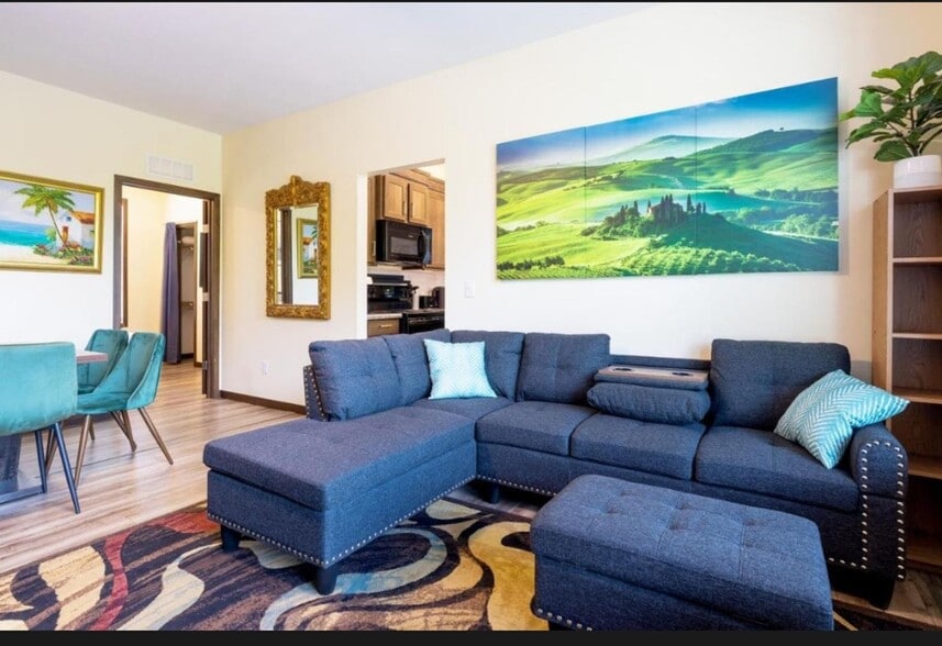 Building Photo - 497 W Center St