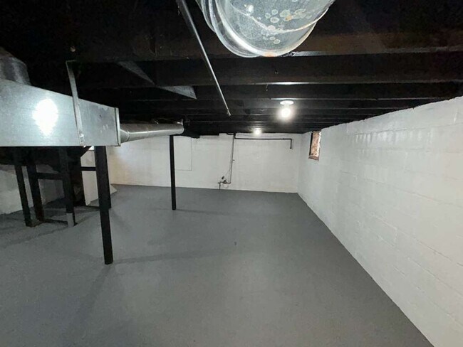 Building Photo - Two units, one home!